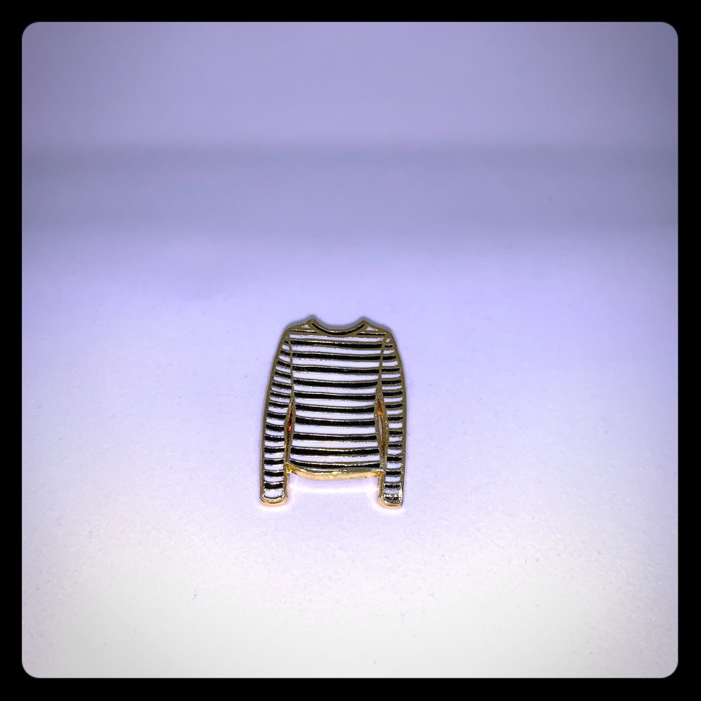 Chic sweater pin